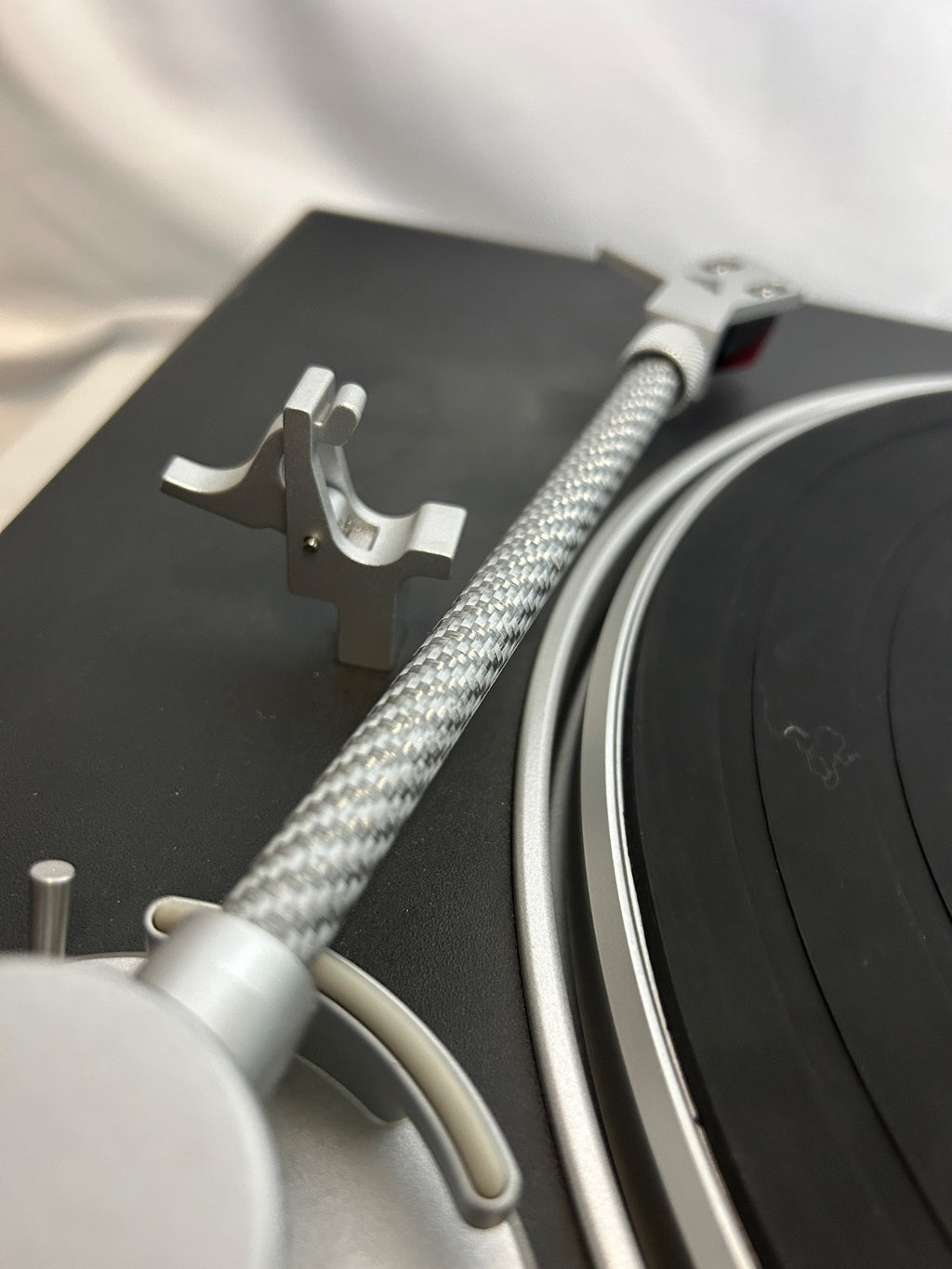 Victrola Hi-Res Carbon VPT-2500 Bluetooth Streaming Turntable