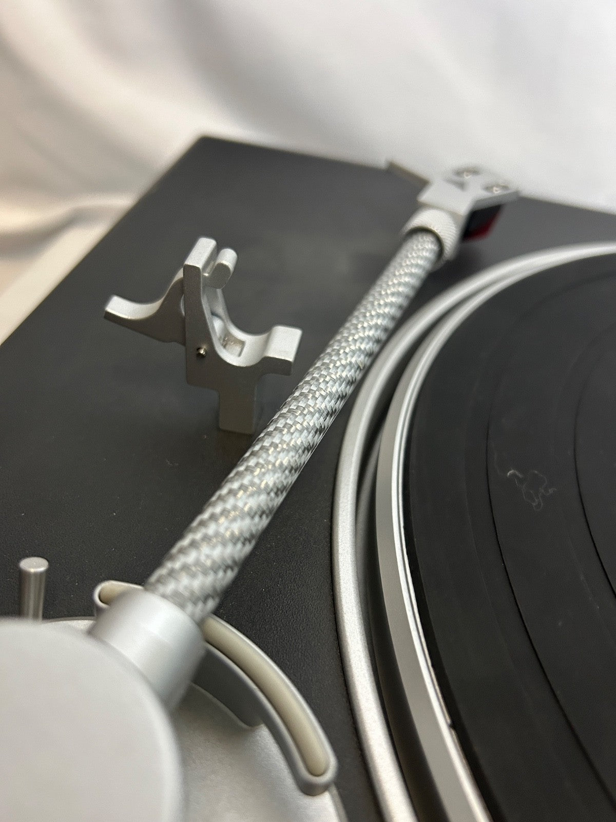 Victrola Hi-Res Carbon VPT-2500 Bluetooth Streaming Turntable