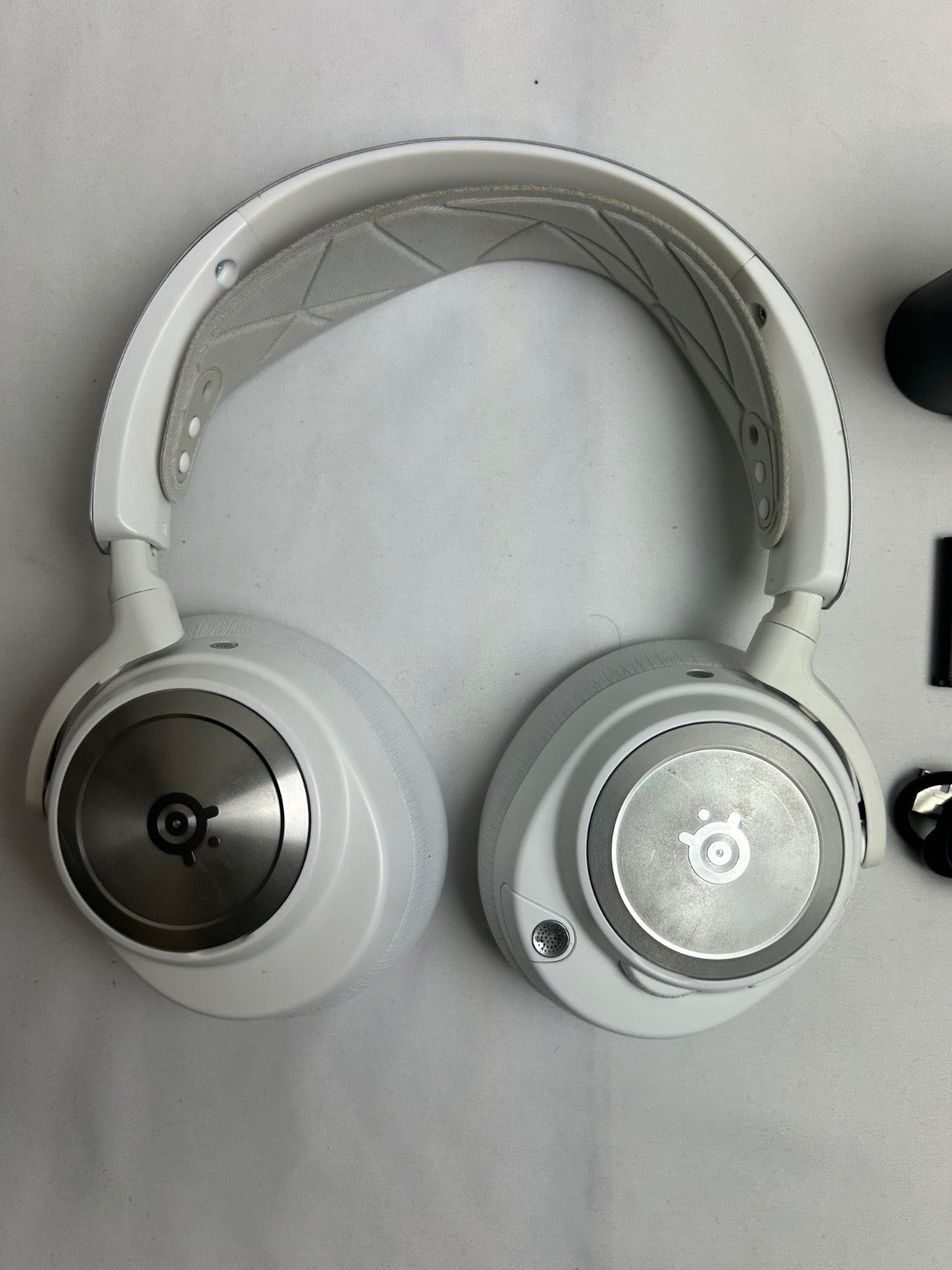 SteelSeries Arctis Nova Pro Wireless Multi Gaming Headset White