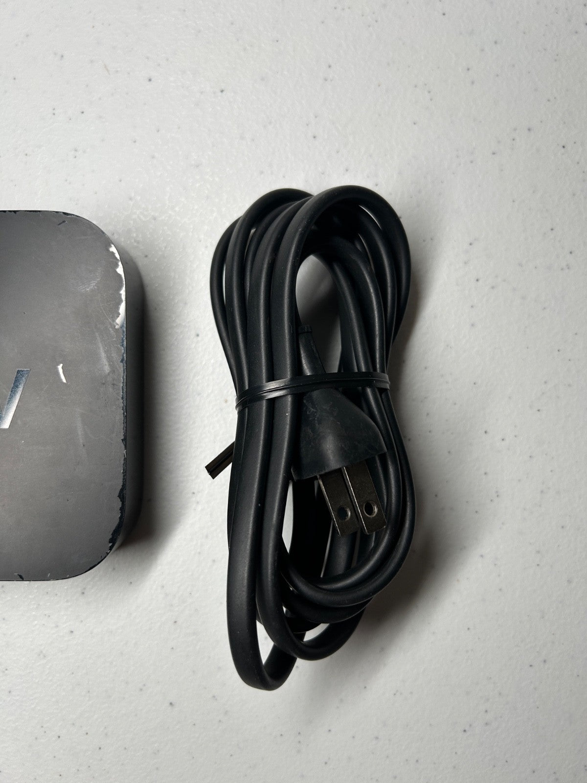 Apple TV (3rd Generation) A1427 1080p HD Media Streamer with Remote & Power Cord