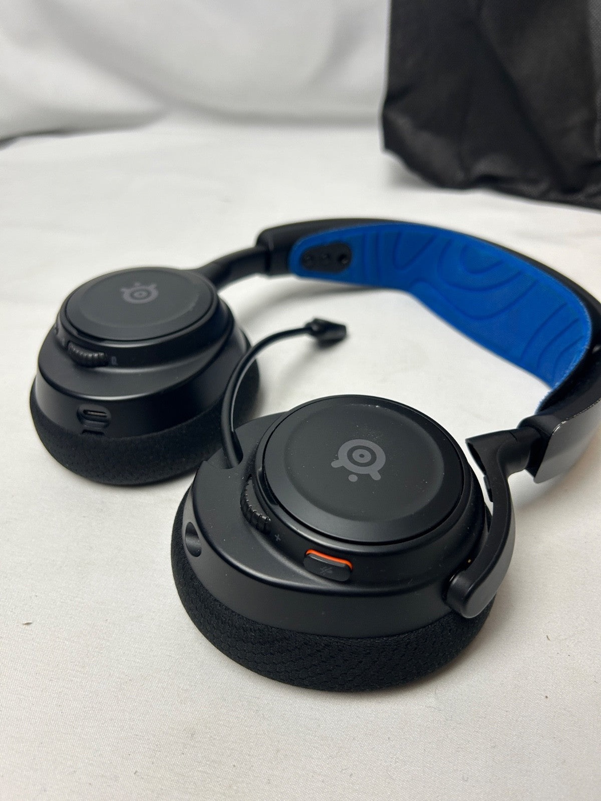 SteelSeries Arctis Nova 7P Wireless Multi-Platform Gaming Headset