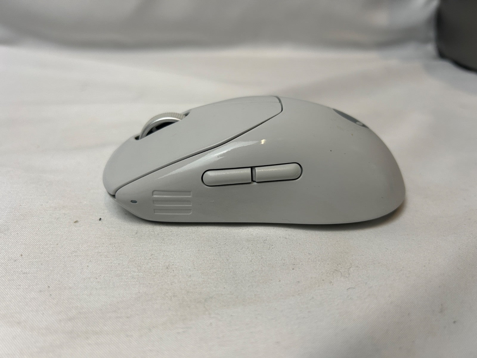 Alienware Pro Wireless Gaming Mouse - Lunar Light 26k DPI 6 Button