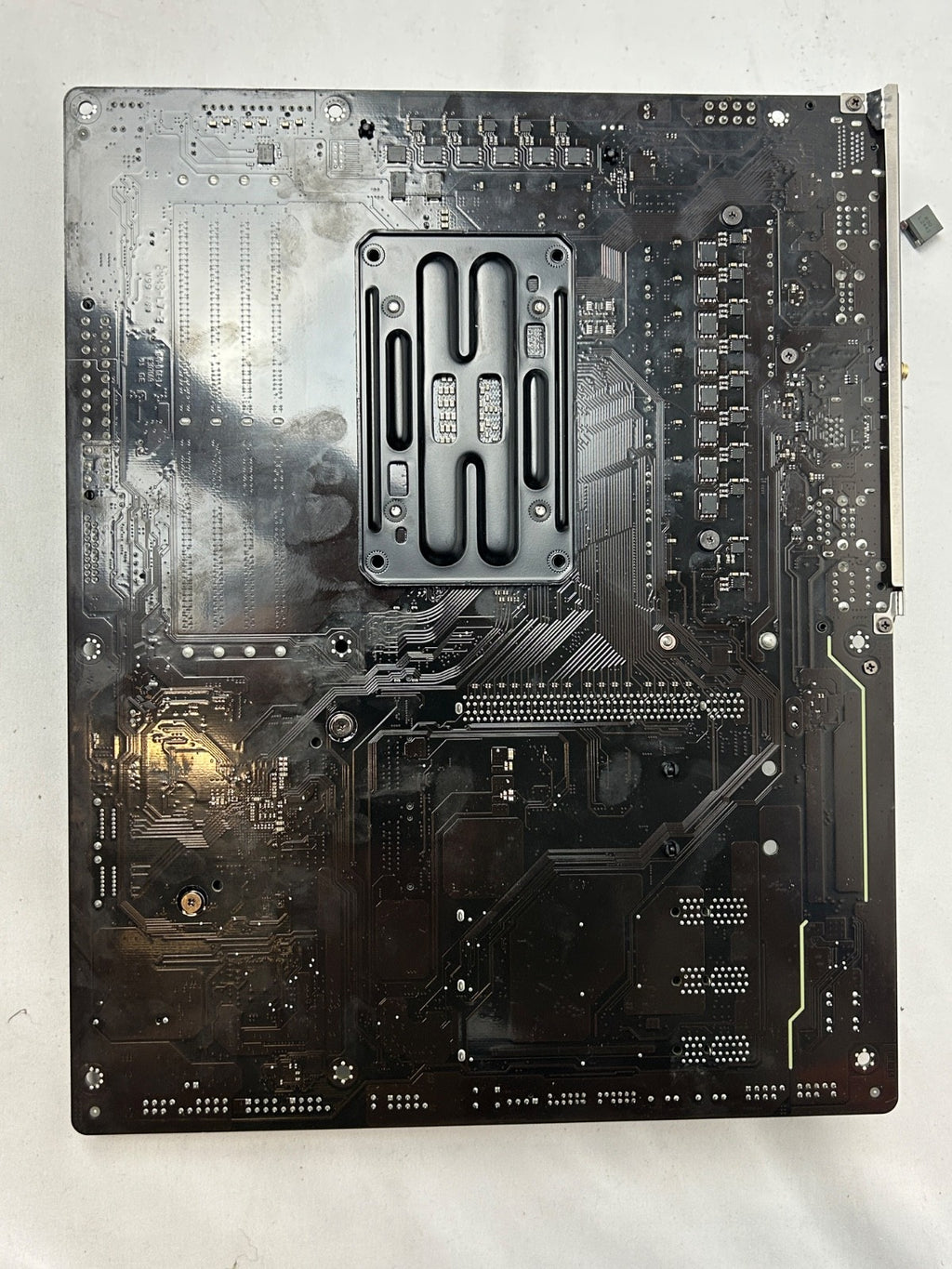GIGABYTE - B650 EAGLE AX (Socket AM5) AMD B650 ATX DDR5  Motherboard =READ=