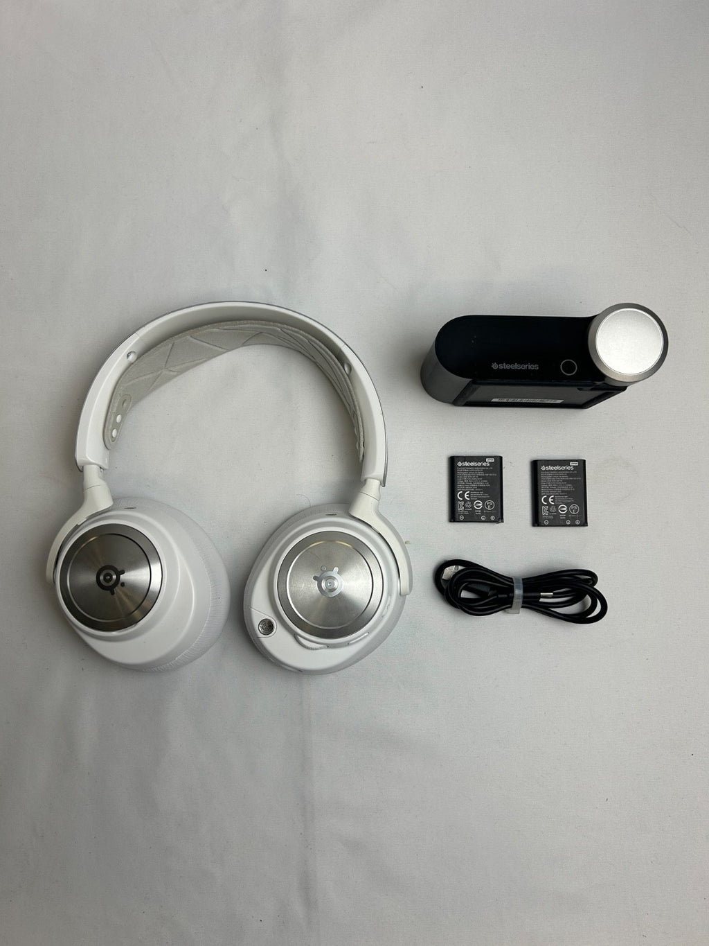 SteelSeries Arctis Nova Pro Wireless Multi Gaming Headset White