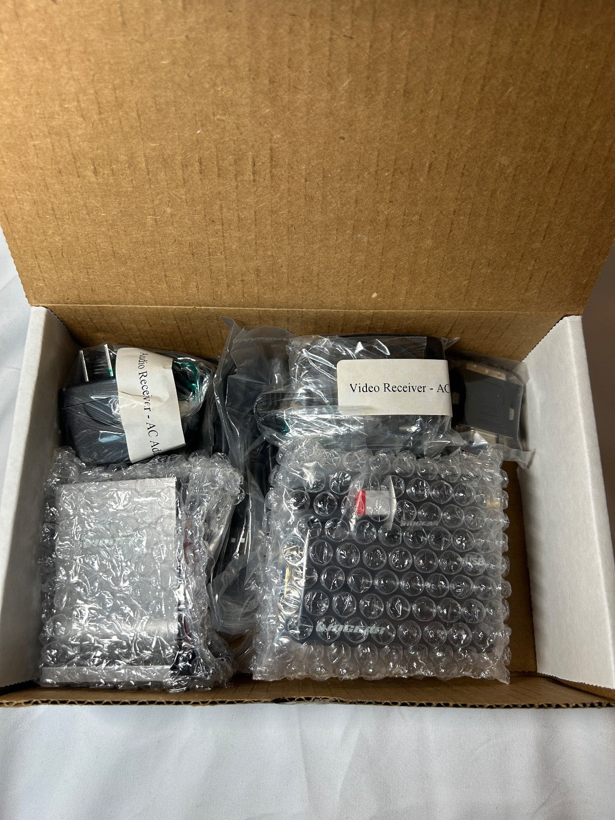 IOGEAR GWAV8000K Wireless Audio Video Kit – VGA, USB & Audio Adapter – Open Box