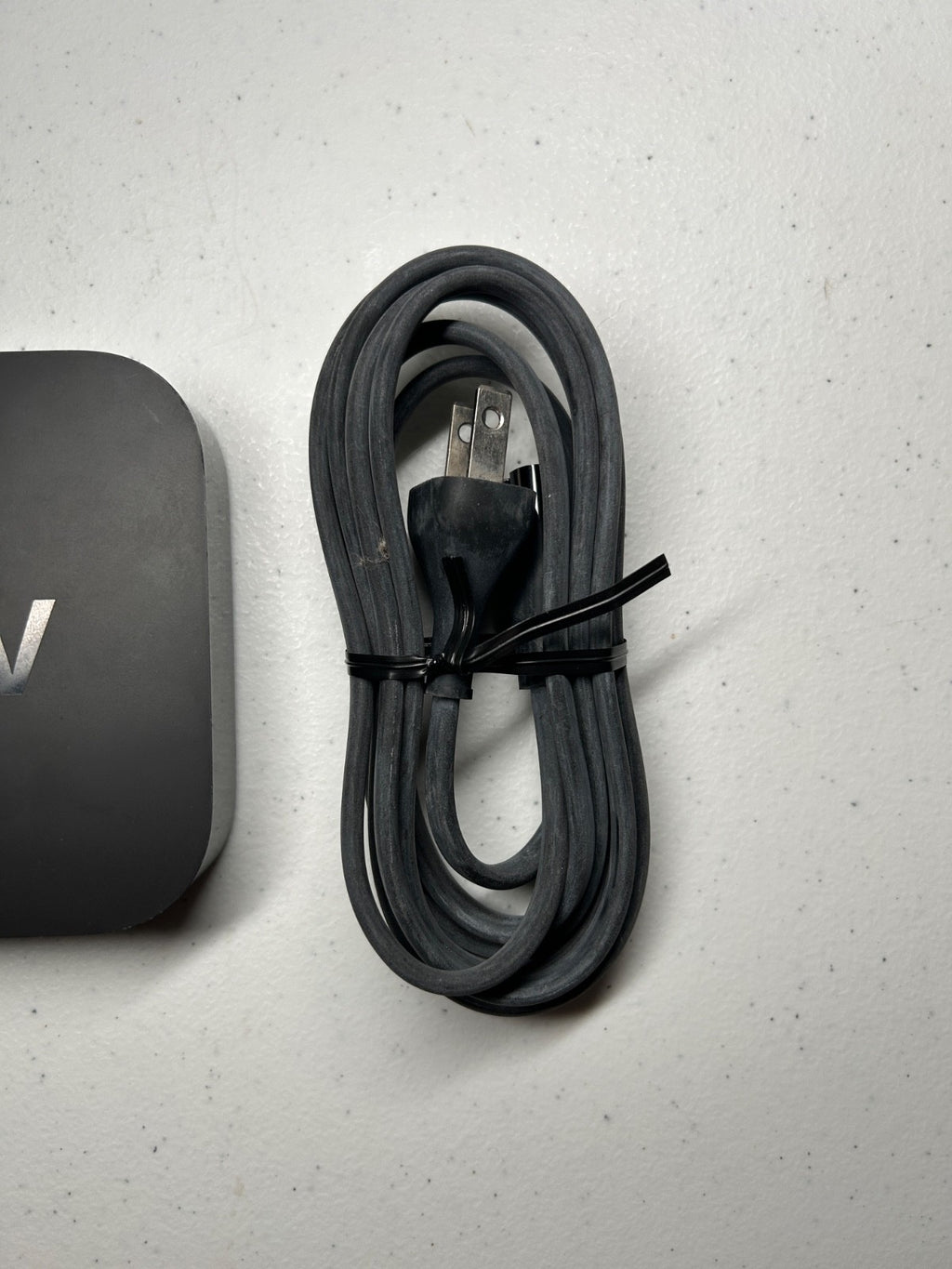 Apple TV (3rd Gen) 1080P Media Streaming Player A1469 with Remote & Power Cord